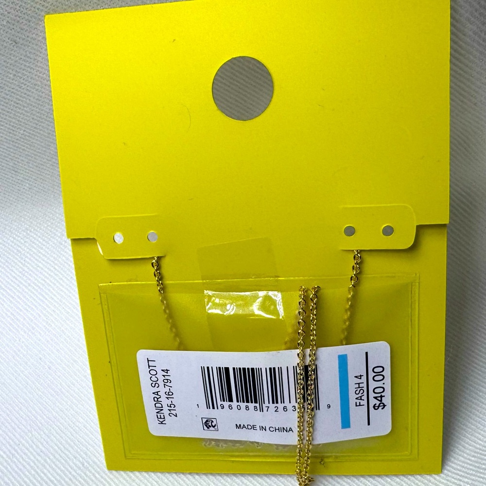 Kendra Scott Initial “E” Necklace Reversible Medallion 14K Gold Plated NWT - Picture 4 of 5